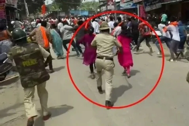 Lathi Charge on protesters in Maddur (Image via X)