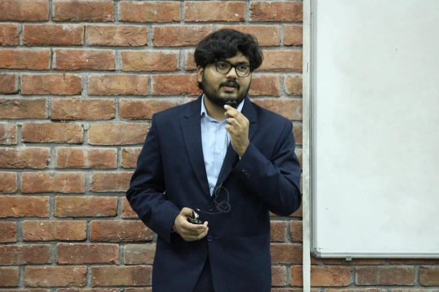Achyut Tiwari, founder of Geoliquefy, speaking on AI and pavement engineering at Jaypee University