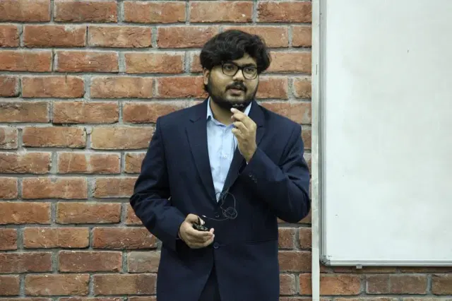 Achyut Tiwari, founder of Geoliquefy, speaking on AI and pavement engineering at Jaypee University
