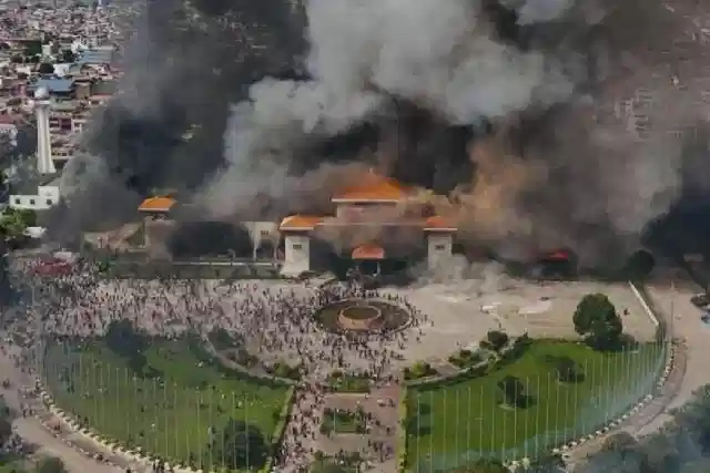 The Nepalese Parliament was set on fire by protestors