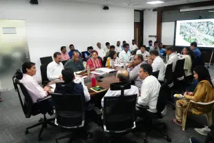 The meeting brought together senior officials from PMRDA, police, land records and engineering departments.