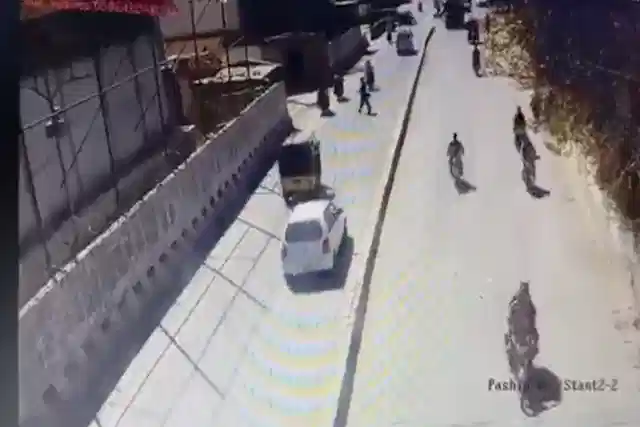 Car Bomb Outside Quetta Paramilitary HQ Kills 10, Wounds 30 (X)