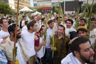 Israel-Hamas Ceasefire Begins; Gazans Return Home as Troops Withdraw (X)