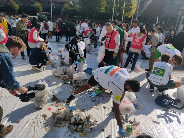 Team India segregating waste.