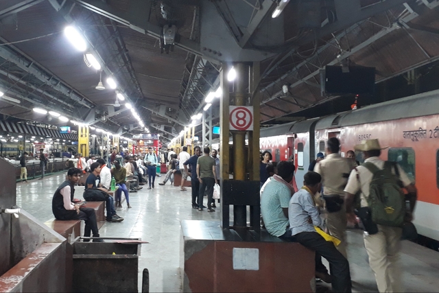 Bihar: How Industry And IT Hubs Can Decongest Chhath Puja Special Trains