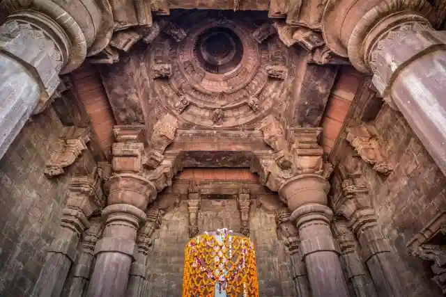 Lingam inside Bhojeshwar Mahadev. (Credit: Kevin Standage)