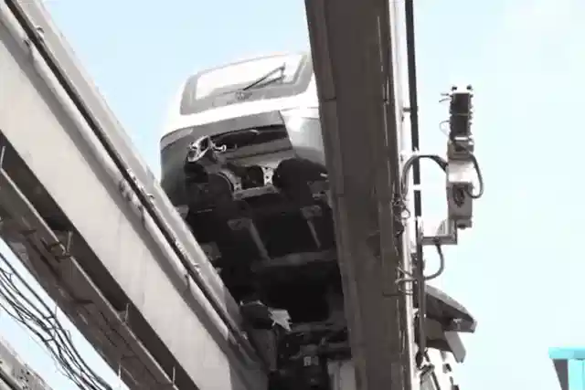 The incident occurred at around 9 am near the RTO Junction in Wadala (East).