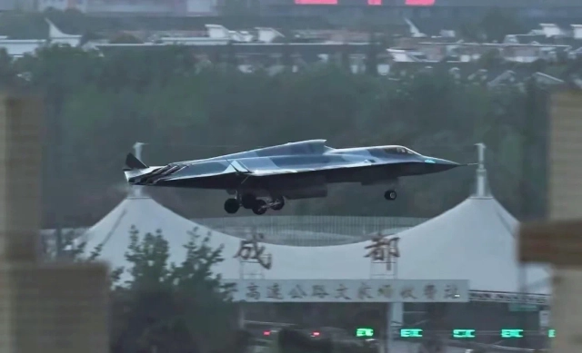 China’s Two Sixth-Generation Fighters Spotted At Secret Base Near ...