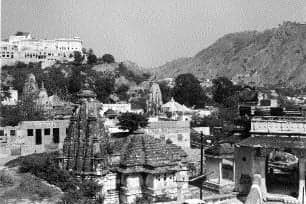 Amber palace and town clinging to the hillside, showing how little level ground the old capital had.