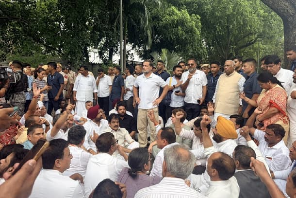 Rahul Gandhi Leads Congress March To PM Modi's Residence, Demands Resignation Over Student "Brutality"
